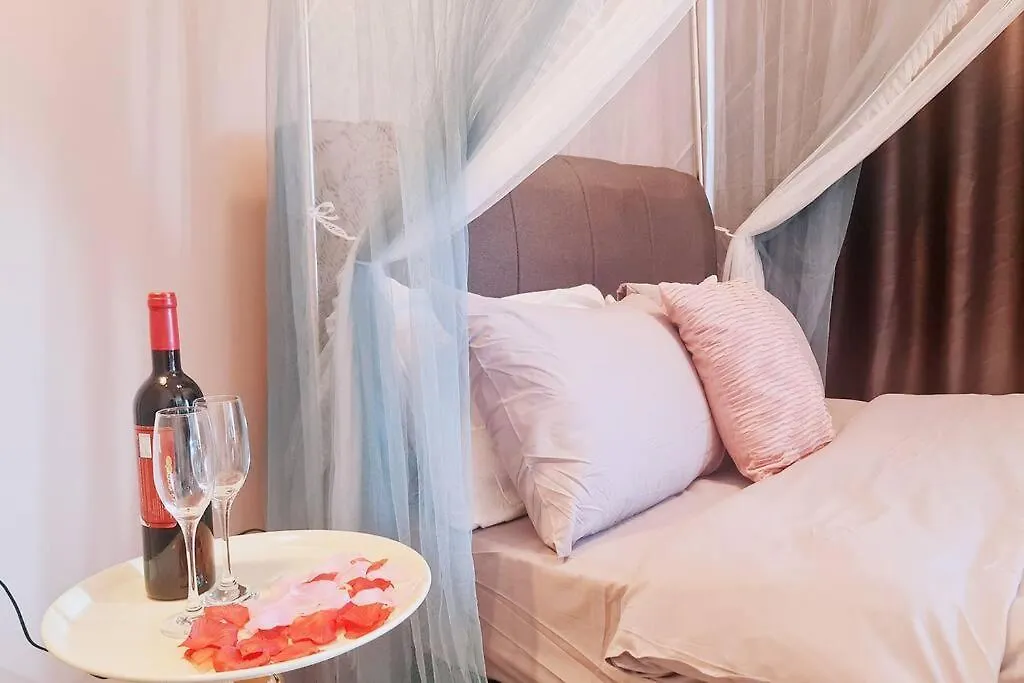 New! Romantic Cozy Suite W Bathtub Near Midvalley Johor Bahru