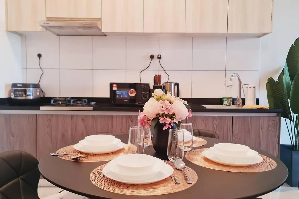 New! Romantic Cozy Suite W Bathtub Near Midvalley Johor Bahru 0*,