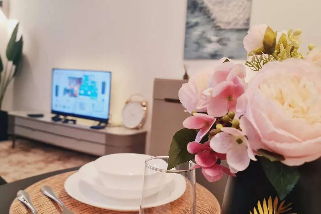Apartment New! Romantic Cozy Suite W Bathtub Near Midvalley Johor Bahru Malaysia