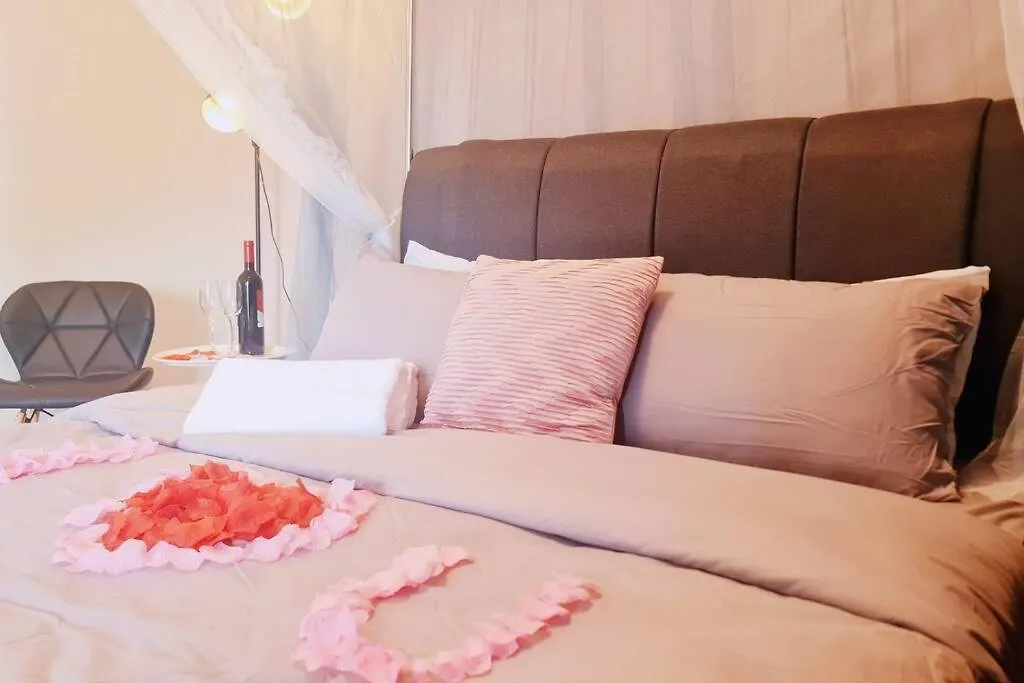 Apartment New! Romantic Cozy Suite W Bathtub Near Midvalley Johor Bahru